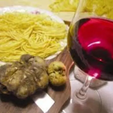 Apartamento Ex Ostu Impero: Vino, Tartufo Ed Ospitalita La Morra