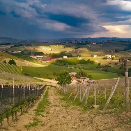 Ex Ostu Impero: Vino, Tartufo Ed Ospitalita لا مورّا